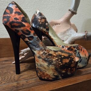 Chinese Laundry Orange and Black Animal Print Heels
